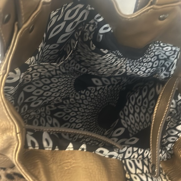 Metallic Gold Leather Handbag ๐. OS - Picture 2 of 5